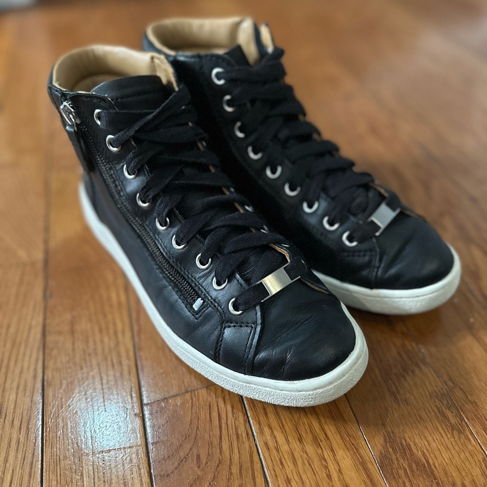 UGG Olive High-Top Sneaker EUC